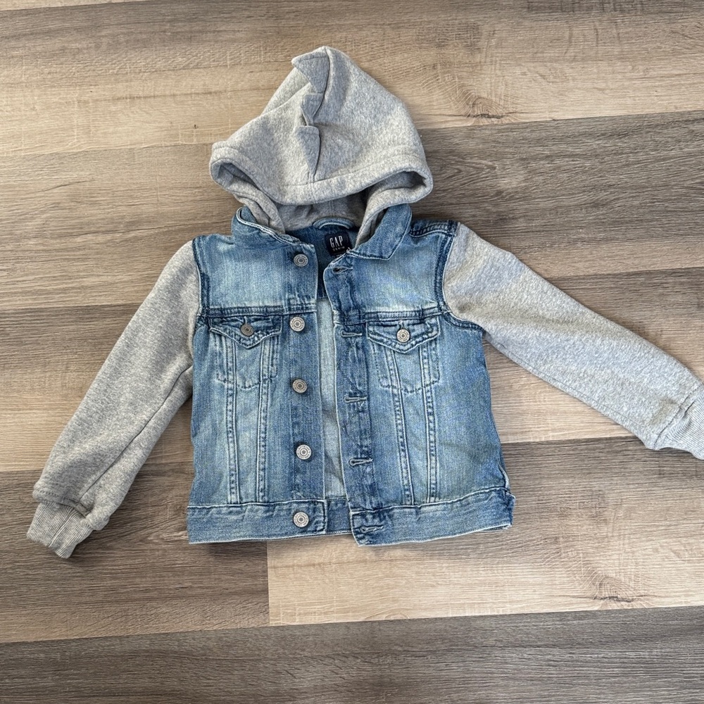 GAP Kids Blue Denim Jacket with Gray Hood Size: 3T
